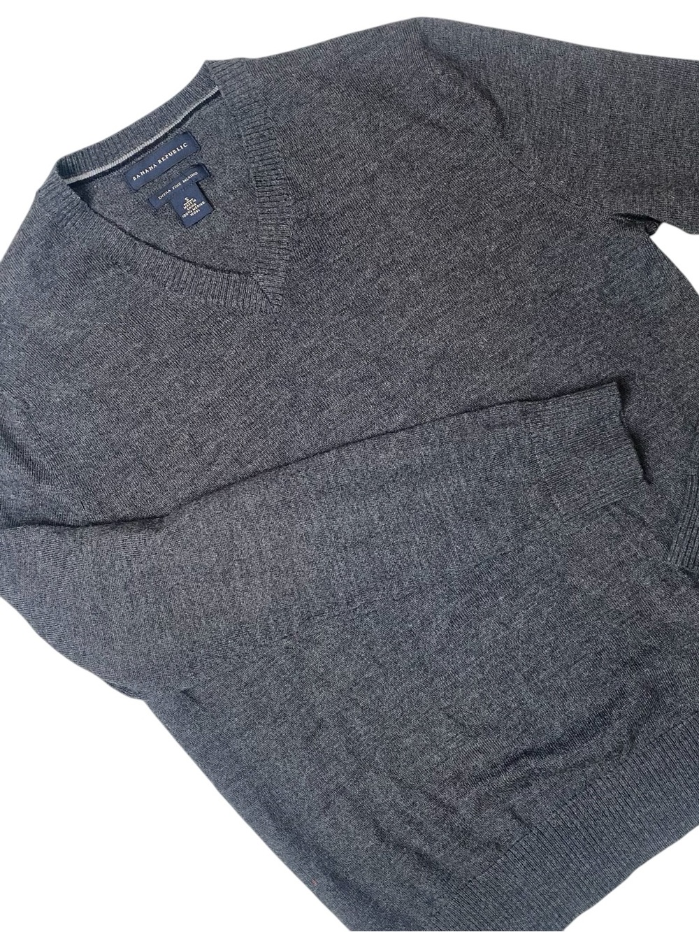 Banana Republic 100% Merino Wool V-Neck Sweater Men’s S Charcoal Gray